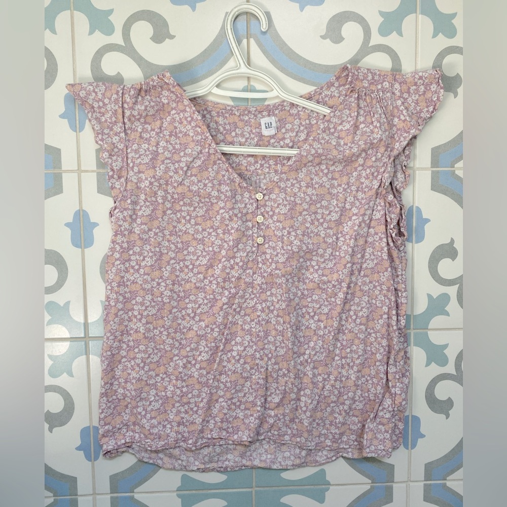 Gap Ruffle-sleeve tee, size M